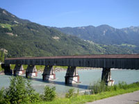 Holzbrücke nach Vaduz
